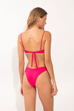 Load image into Gallery viewer, Model Back: Wednesday In Hawaii By Rio De Sol Top Top Guava Shell
