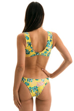 Load image into Gallery viewer, Model Back: Rio De Sol Set Florescer Highleg
