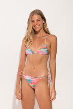 Load image into Gallery viewer, Model Front: Rio De Sol Set Set River Frufru