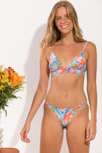 Load image into Gallery viewer, Model Front: Rio De Sol Set Set Zinnia Tri-Cos Leblon