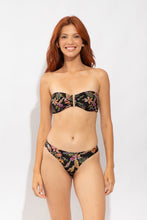 Load image into Gallery viewer, Model Front: Rio De Sol Top Top Flora Sara