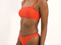 Load and play video in Gallery viewer, Video: Rio De Sol Top Top Rouge Bandeau-Reto