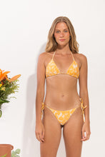 Load image into Gallery viewer, Model Front: Rio De Sol Set Set Sunny-Forest Tri-Inv Lacinho