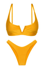 Load image into Gallery viewer, Product Front: Rio De Sol Set Set Eden-Pequi Bra-V High-Leg
