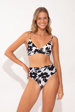 Load image into Gallery viewer, Image 05: Rio De Sol Bottom Bottom Poppy Hotpants
