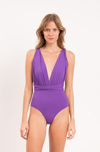Model Front: Rio De Sol One-Piece Amuleto Marina