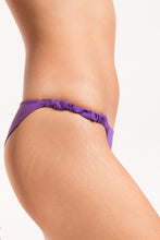 Load image into Gallery viewer, Image 10: Rio De Sol Bottom Bottom Amuleto Cheeky-Crispy
