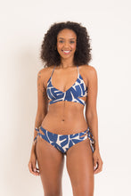 Load image into Gallery viewer, Model Front: Rio De Sol Bottom Bottom Pottery Madrid
